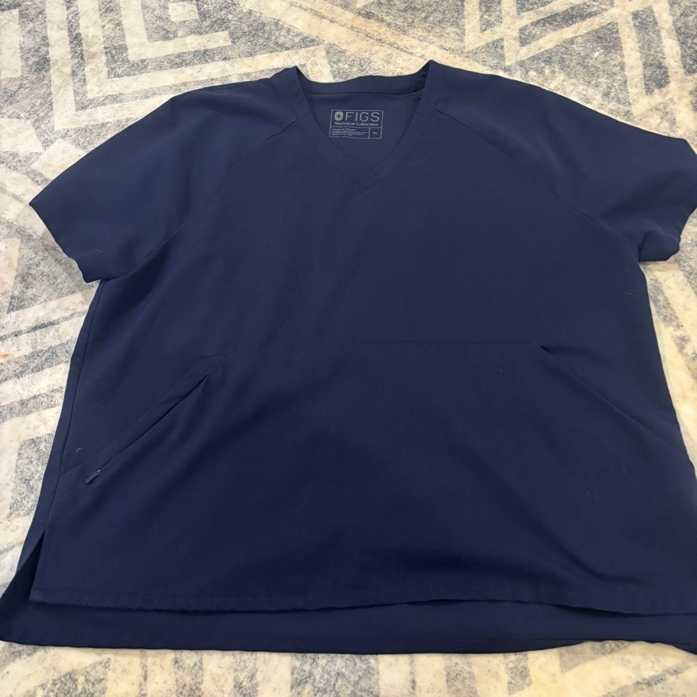Figs scrub top